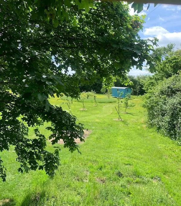 Woodpecker Shepherd Hut With Private Facilities Newmarket Cb8 Cambridge