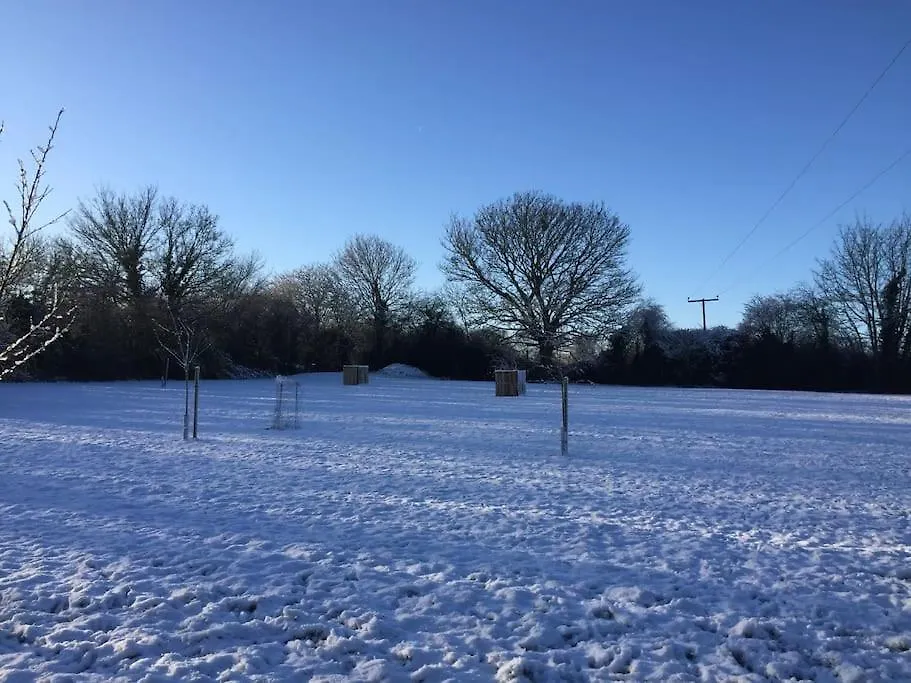 Woodpecker Shepherd Hut With Private Facilities Newmarket Cb8 Cambridge  Apartment Cambridge (Cambridgeshire)
