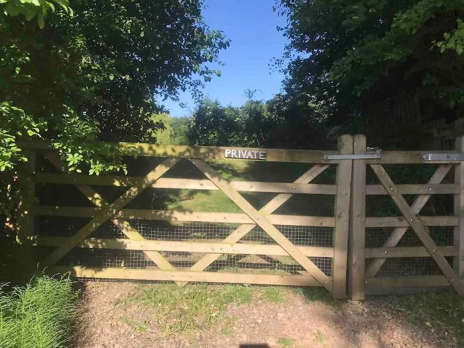 Apartment Woodpecker Shepherd Hut With Private Facilities Newmarket Cb8 Cambridge