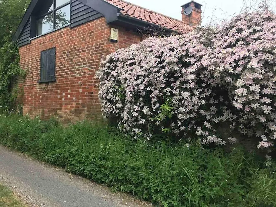 Apartment Woodpecker Shepherd Hut With Private Facilities Newmarket Cb8 Cambridge
