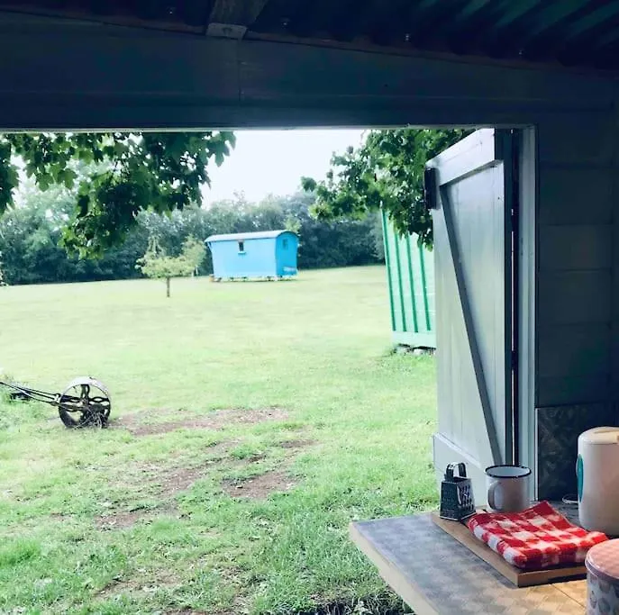 Woodpecker Shepherd Hut With Private Facilities Newmarket Cb8 Cambridge Apartament