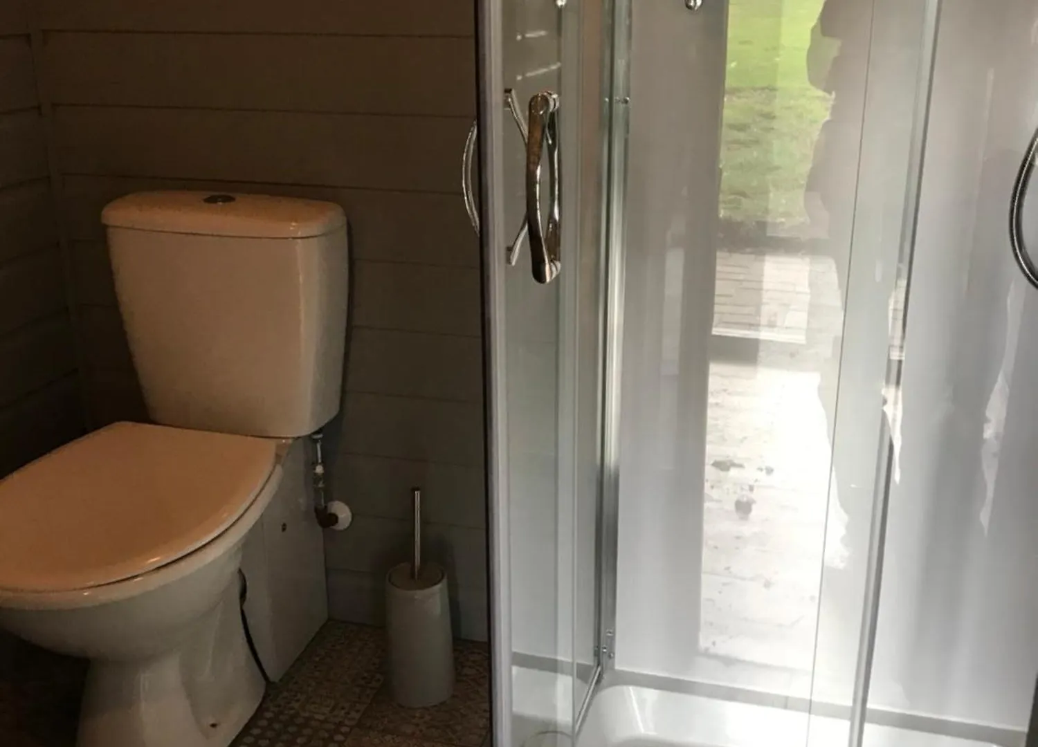 Woodpecker Shepherd Hut With Private Facilities Newmarket Cb8 Cambridge