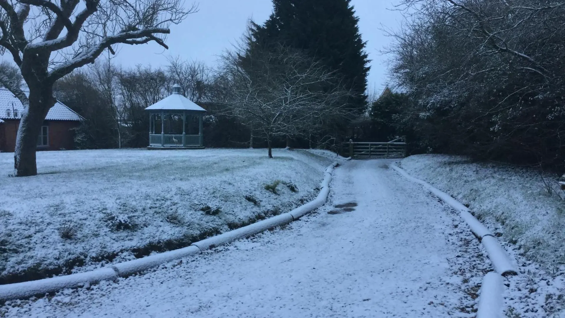 Apartament Woodpecker Shepherd Hut With Private Facilities Newmarket Cb8 Cambridge Wielka Brytania
